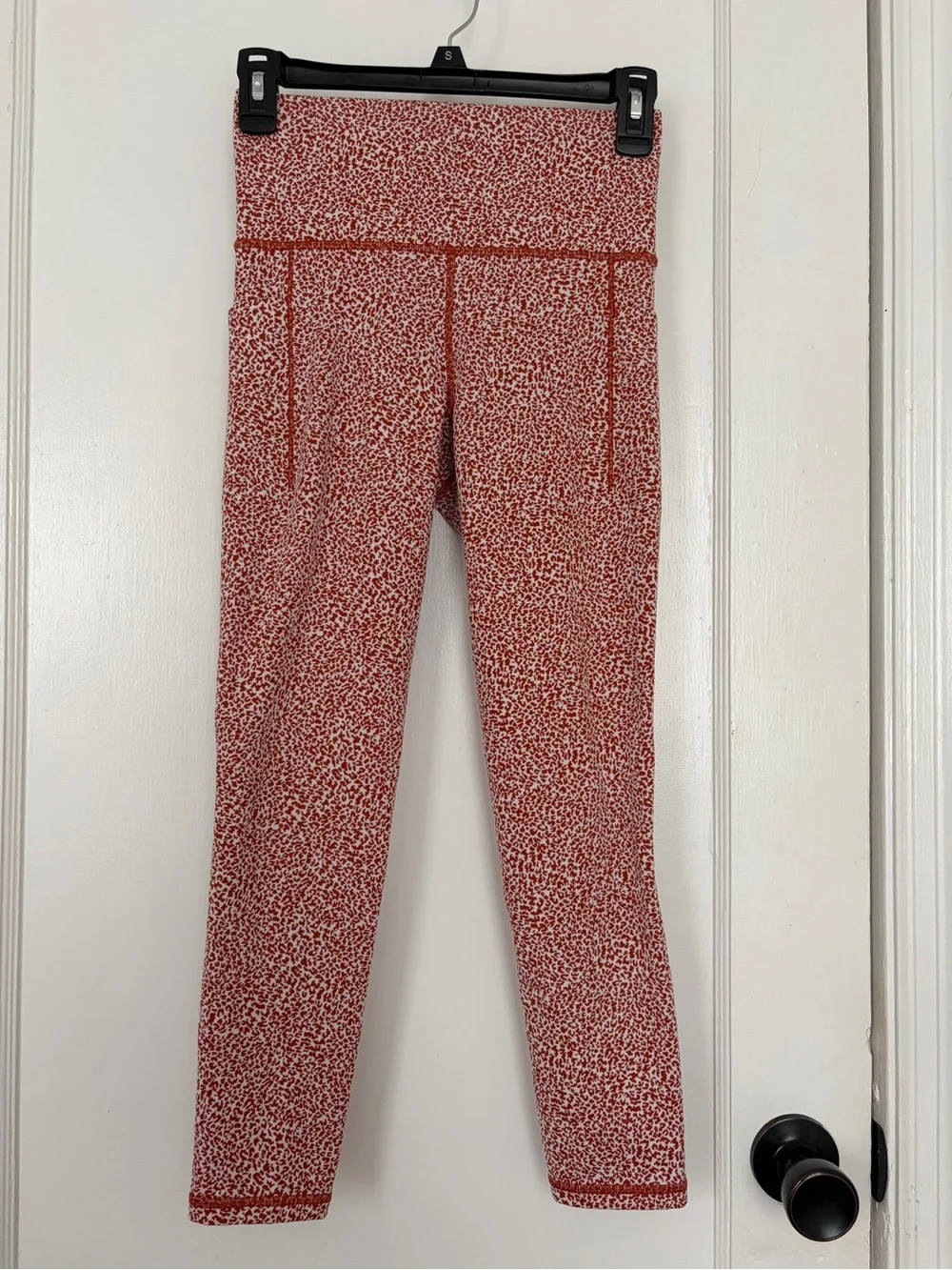 Athleta Salutation Stash || Textured Tight 7/8 Legging Size XS Orange Cheetah